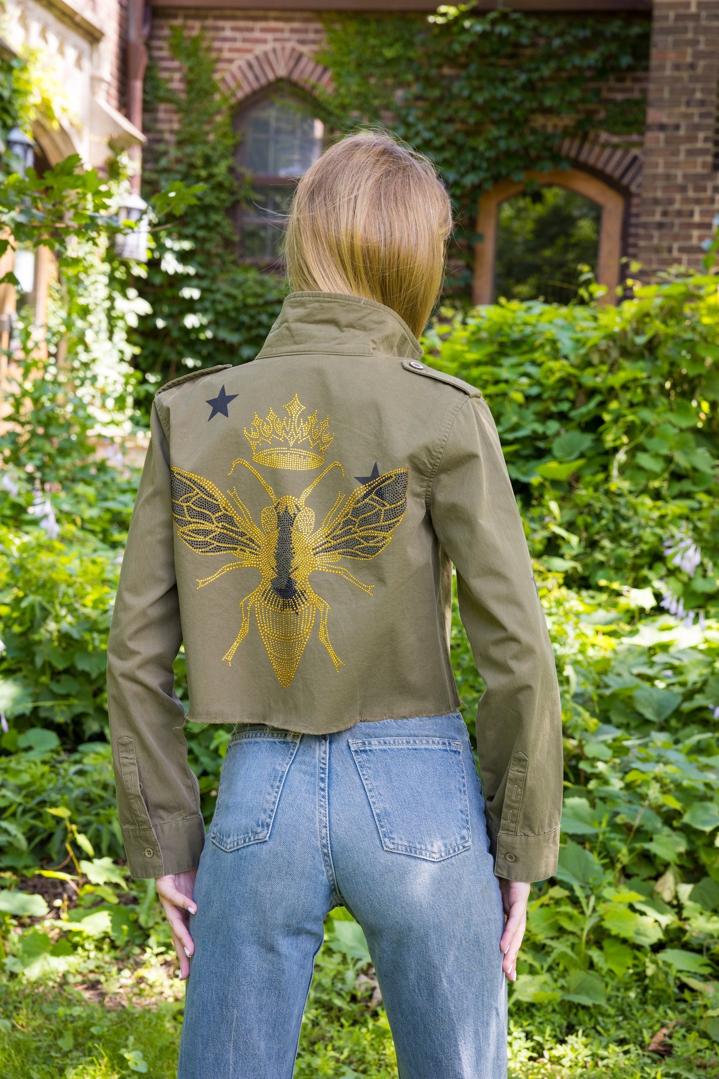 Shacket, Army Green Cropped, Gold Queen Bee