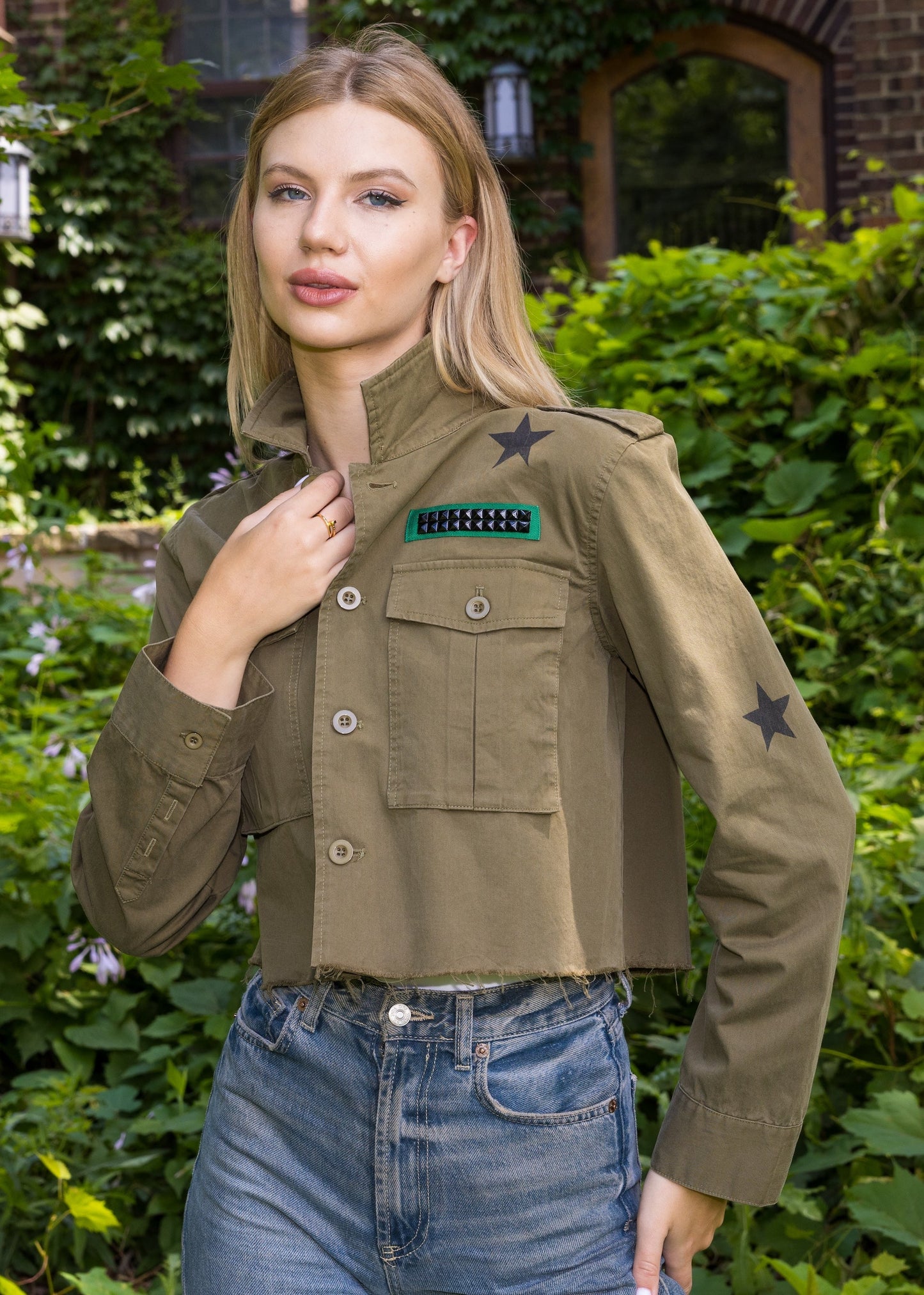 Shacket, Army Green Cropped, Gold Queen Bee